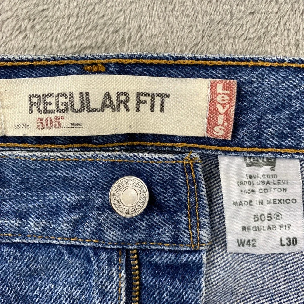 VTG Levis 505 Jeans Mens W42L30 Blue Regular Fit Straight Leg Medium Wash Y2K